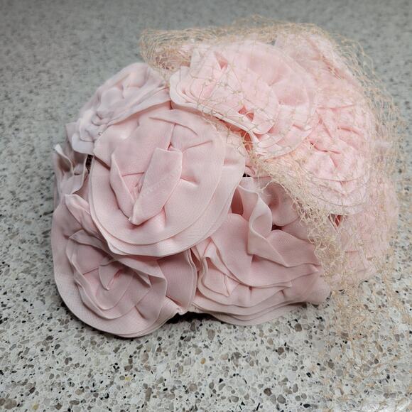 VTG Union Made MCM Light Pink Chiffon Floral Veiled Hat Pillbox Kentucky Derby - Picture 3 of 16